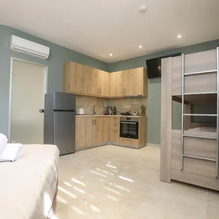 Ξενοδοχείο με διαμερίσματα Corfu Gold Luxury *