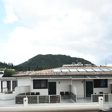 Corfu & アパートホテル 3*