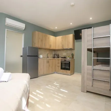 Corfu & Lejlighedshotel Mpenitses